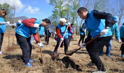 公益植树小程序上线 动动手指可“植树” | 中华环保联合会“我为气候种棵树”公益植树活动启动