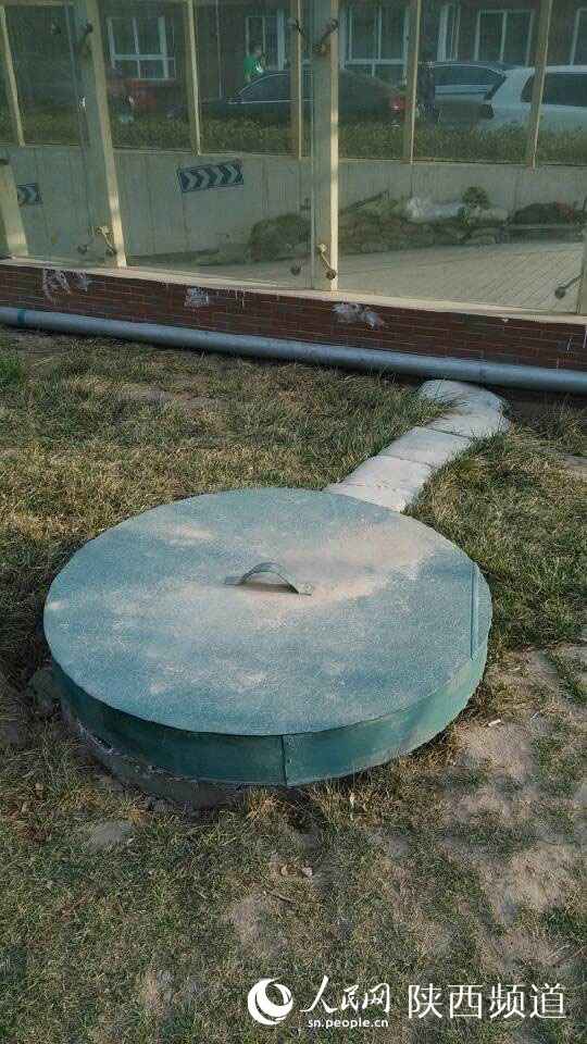 小区的供水就靠这口深水井 梁锦 摄