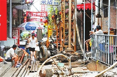 清华附近城中村人口暴增引水荒居民打数十井(图)