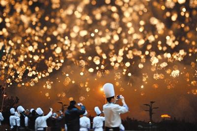 APEC焰火打出“春夏秋冬”汉字 采用微烟无硫烟花